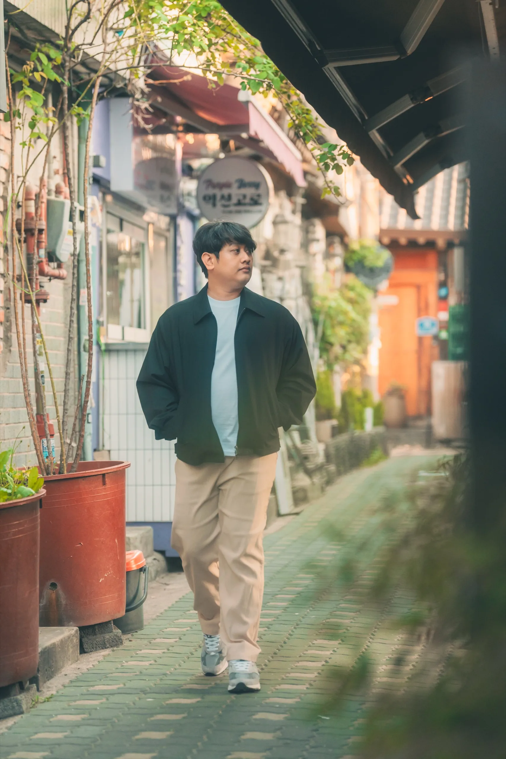 Ariel and Chay, filmed across Seoul