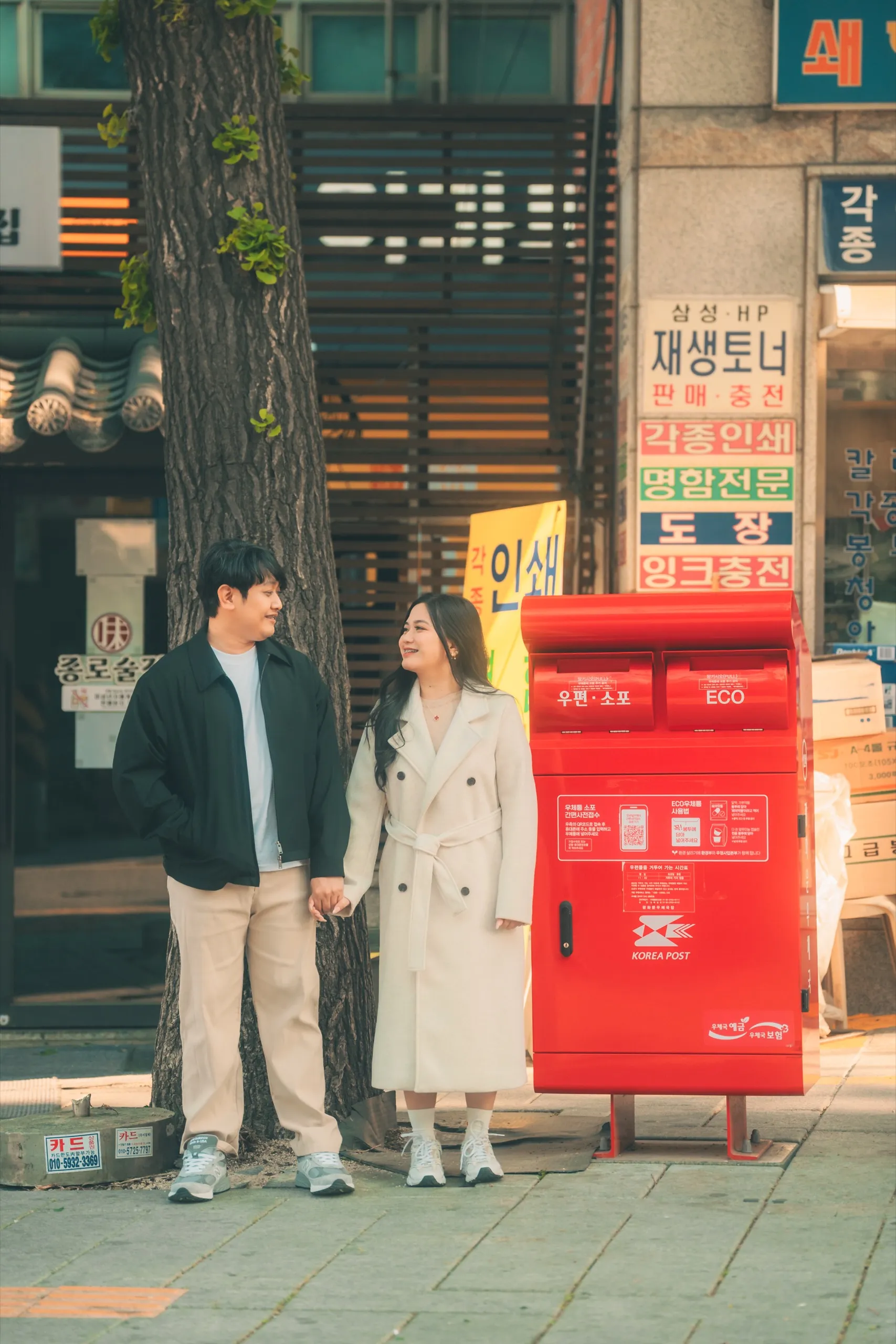 Ariel and Chay, filmed across Seoul