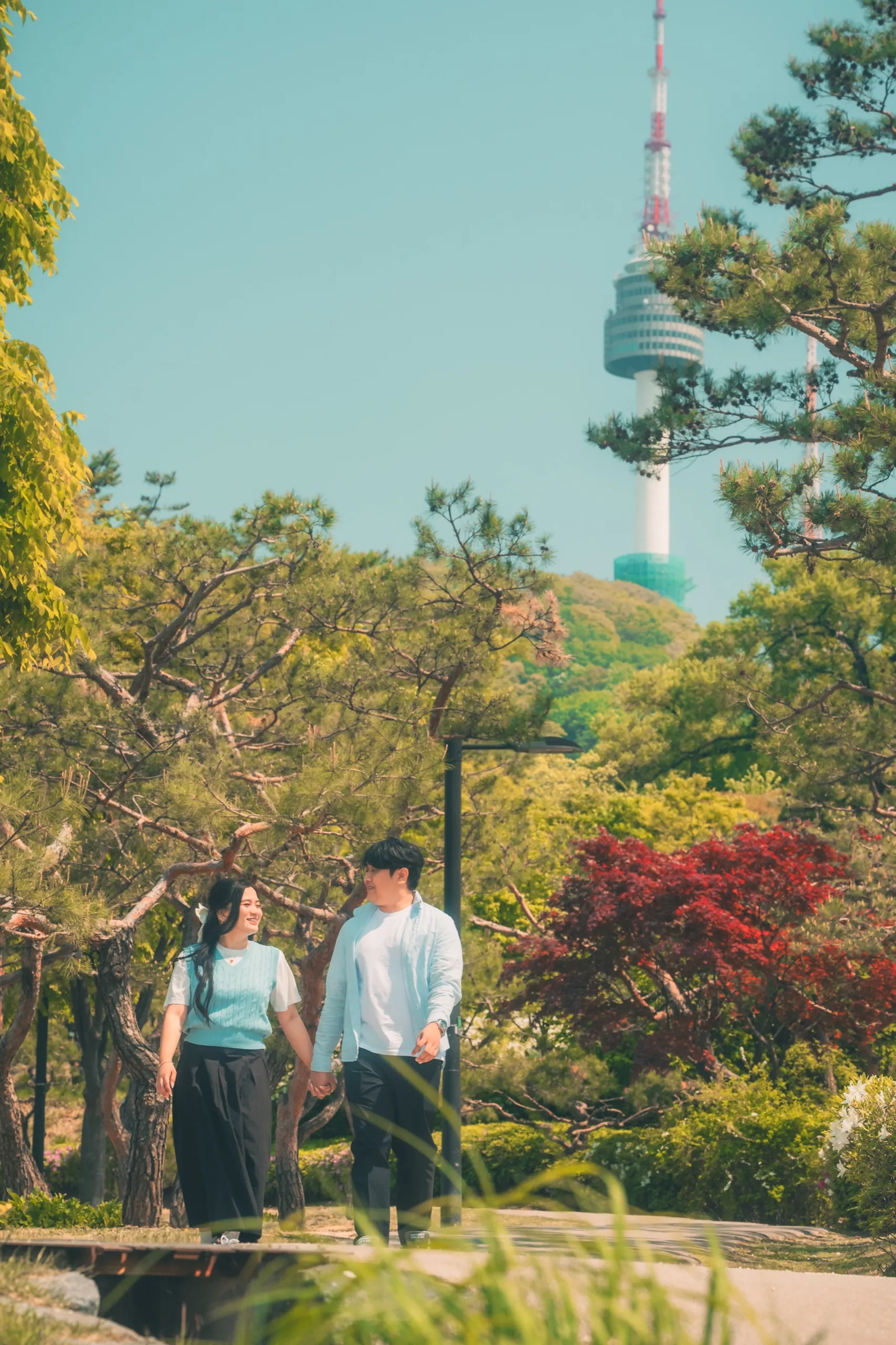 Ariel and Chay, filmed across Seoul
