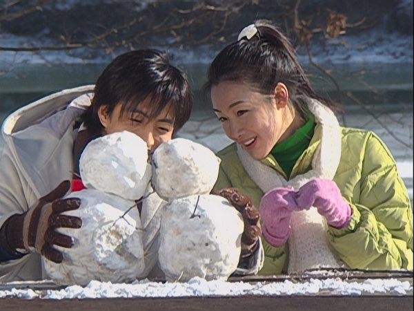 Winter Sonata: Joon-sang and Yu-jin making snowmen on Nami Island.